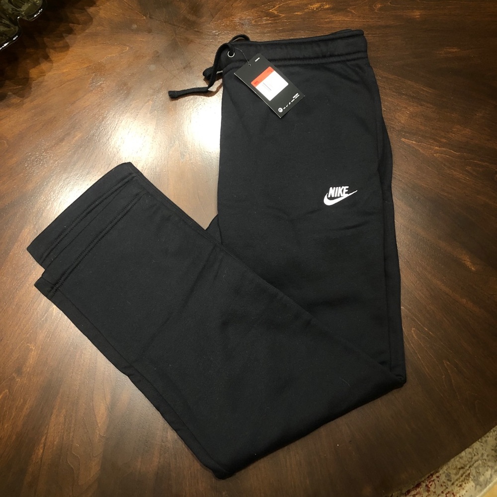 Nike Standard Fit Sweatpants